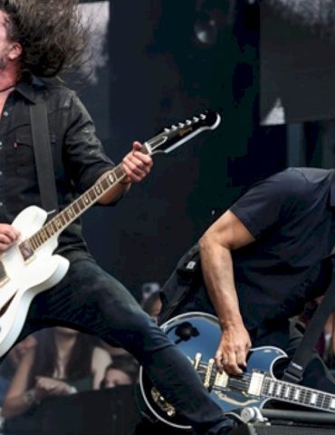 foo-fighters-dedicate-‘my-hero’-to-pat-smear-at-first-show-of-2026