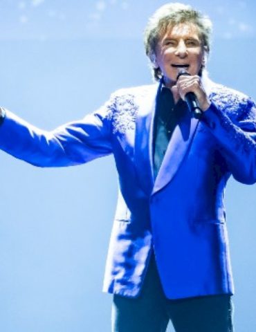 looks-like-he-made-it:-barry-manilow-announces-new-shows-for-march