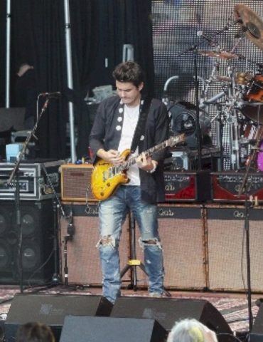 dead-&-company-oteil-burbridge-pays-tribute-to-bob-weir