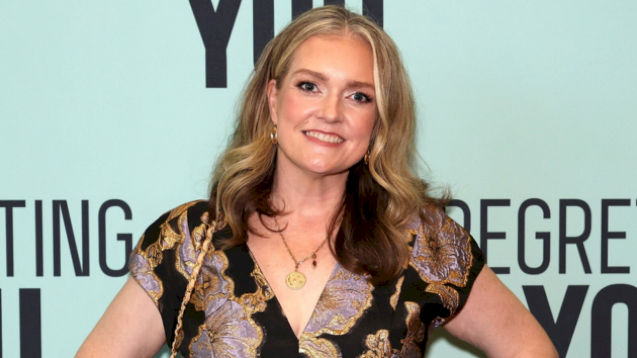 ‘it-ends-with-us’-author-colleen-hoover-reveals-cancer-journey