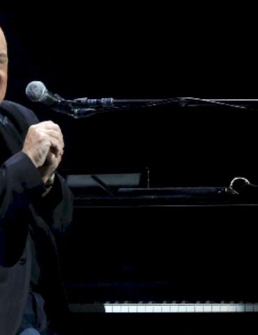 billy-joel’s-booking-agent-says-piano-man-is-‘doing-well,’-will-‘hopefully’-return-to-touring