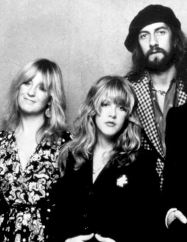 over-50-years-later,-fleetwood-mac’s-‘landslide’-debuts-on-the-‘billboard’-hot-100