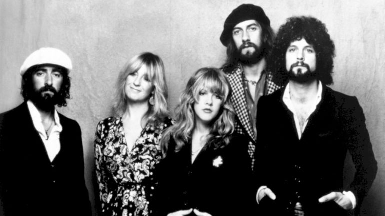 over-50-years-later,-fleetwood-mac’s-‘landslide’-debuts-on-the-‘billboard’-hot-100