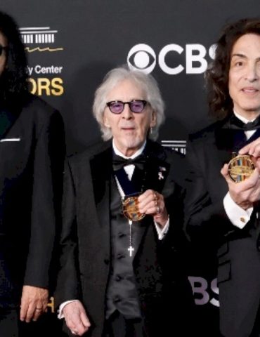 peter-criss-responds-to-gene-simmons’-accusations-about-the-writing-of-kiss’-‘beth’