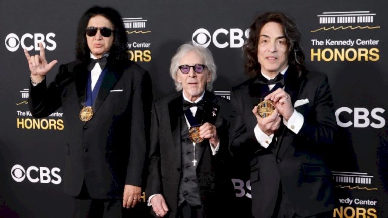 peter-criss-responds-to-gene-simmons’-accusations-about-the-writing-of-kiss’-‘beth’