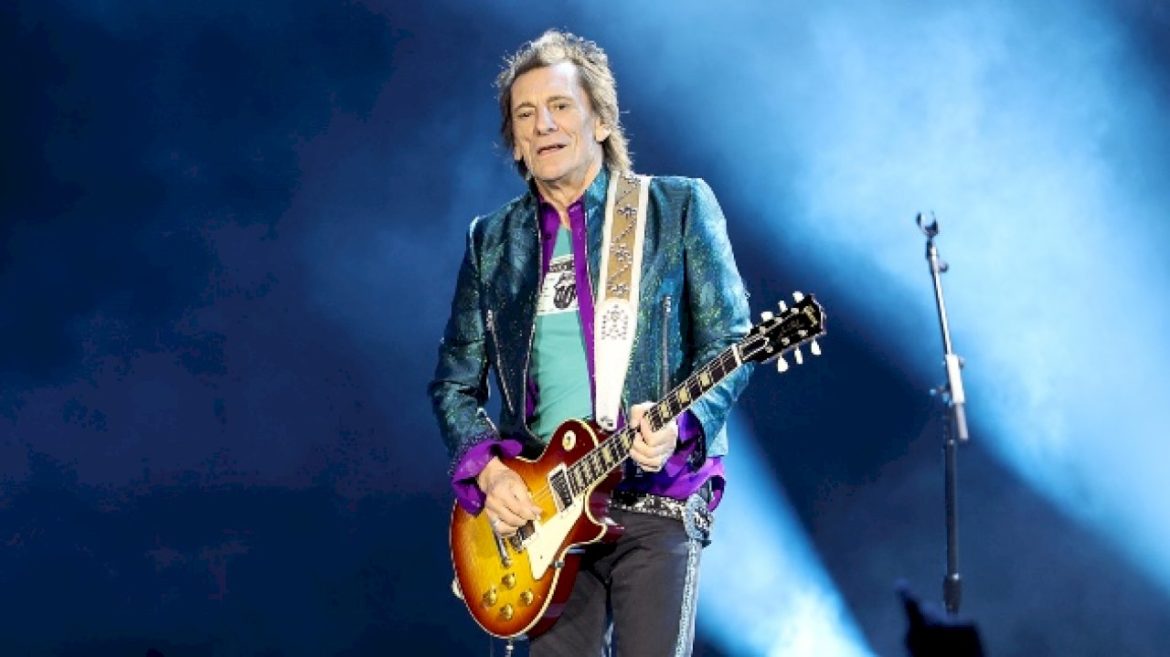 ronnie-wood’s-guitars-highlight-new-career-spanning-anthology