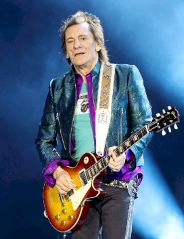 ronnie-wood’s-guitars-highlight-new-career-spanning-anthology