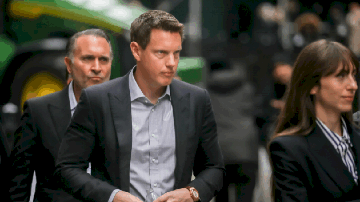 bids-for-warner-bros.-discovery-face-uncertain-trump-approval-process,-some-experts-say