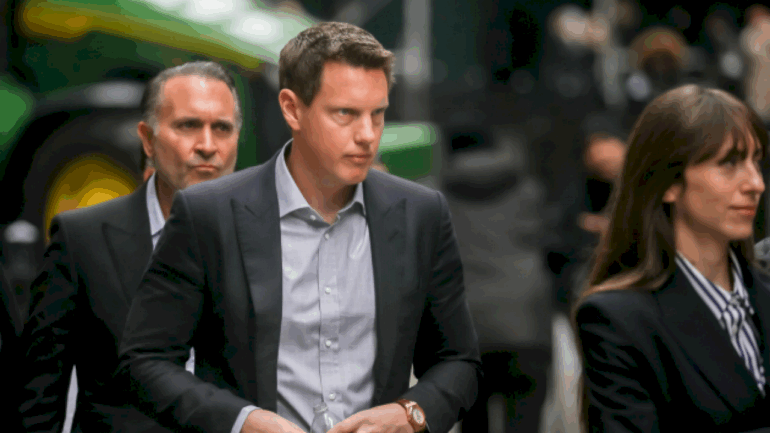 bids-for-warner-bros.-discovery-face-uncertain-trump-approval-process,-some-experts-say