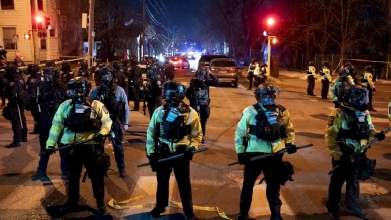 2nd-federal-officer-shooting-in-minneapolis-prompts-protests,-calls-for-calm