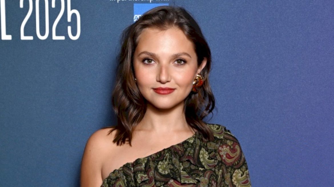 mia-mckenna-bruce-says-sam-mendes’-beatles-films-are-‘absolutely-next-level’