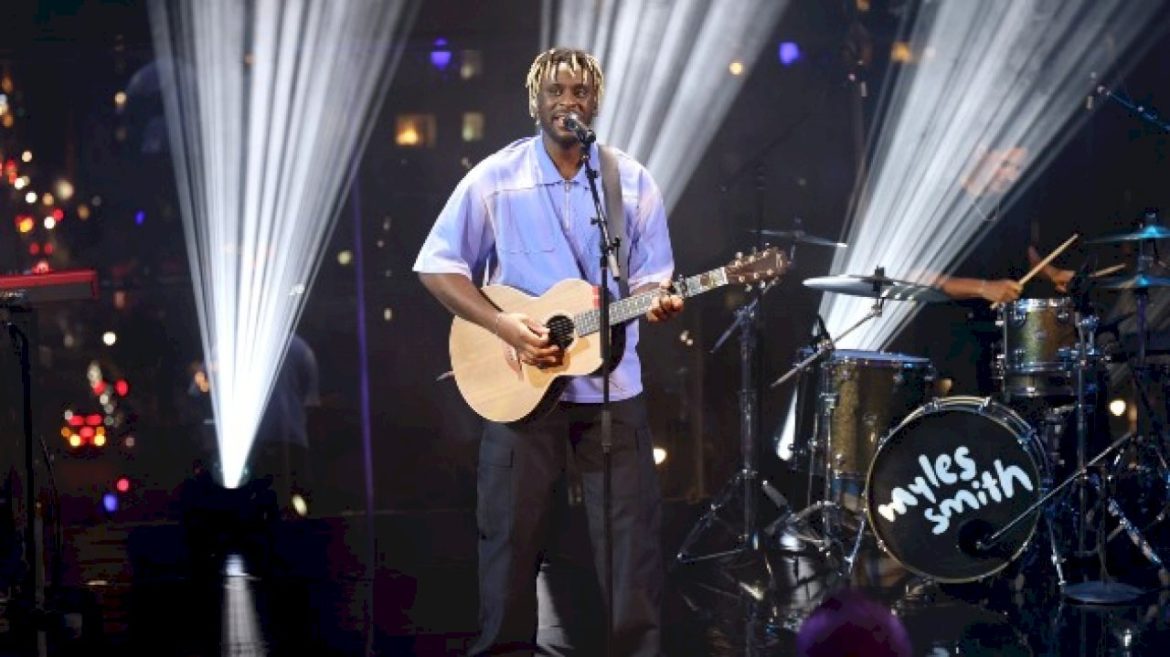 myles-smith-says-he’s-glad-fans-are-still-‘stargazing’:-‘it’s-just-honesty-and-truth’