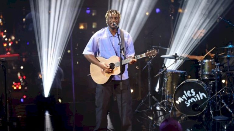 myles-smith-says-he’s-glad-fans-are-still-‘stargazing’:-‘it’s-just-honesty-and-truth’