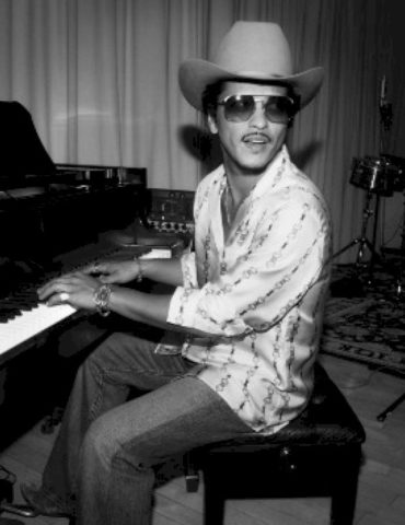 bruno-mars-debuts-at-#1-with-‘i-just-might’