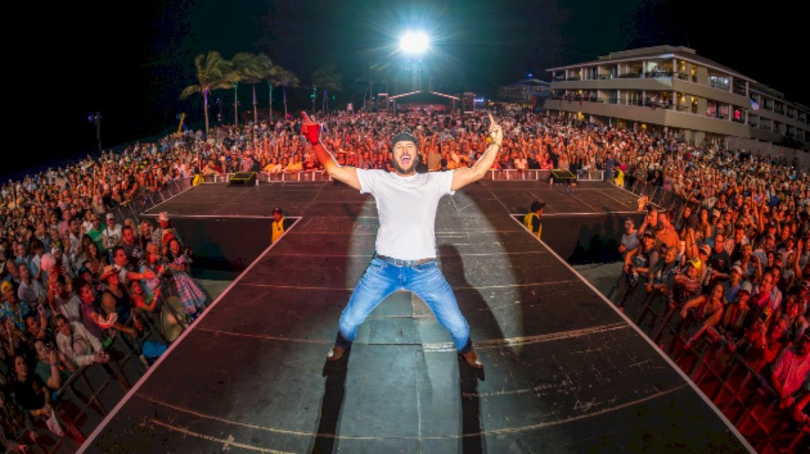 inside-the-crash-my-playa-party-luke-bryan-just-threw-in-mexico
