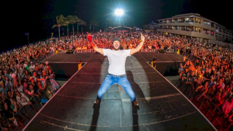 inside-the-crash-my-playa-party-luke-bryan-just-threw-in-mexico