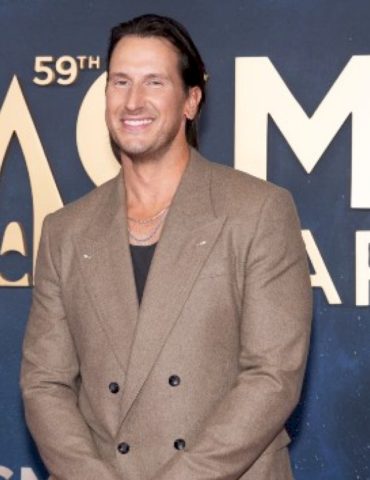 how-to-get-russell-dickerson-to-send-you-‘roses’