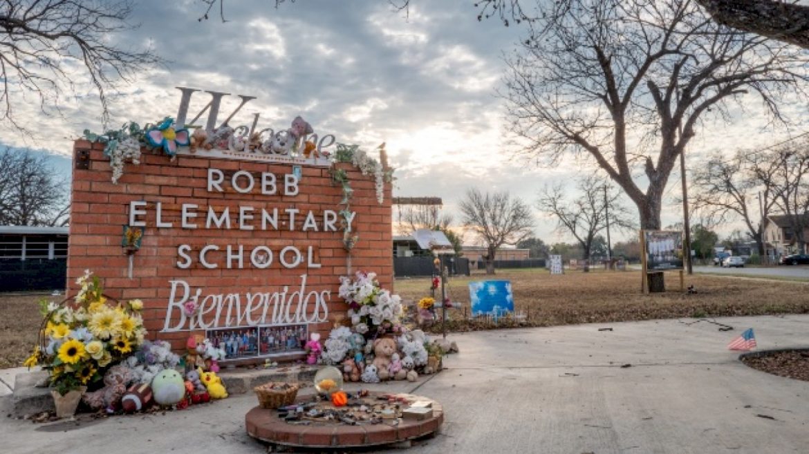 uvalde-victim’s-dad-reacts-to-acquittal:-‘we-had-a-little-hope,-but-it-wasn’t-enough’