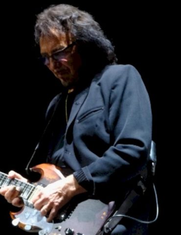 tony-iommi-guitar-raises-over-$60,000-for-cancer-charity