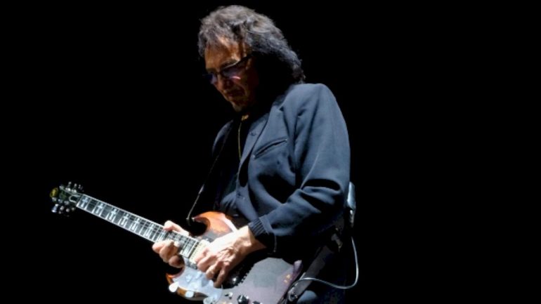tony-iommi-guitar-raises-over-$60,000-for-cancer-charity