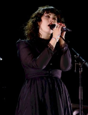 violet-grohl-lands-deal-with-republic-records