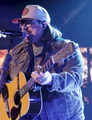 a-deer-camp-in-neshoba-county,-mississippi,-is-hardy’s-idea-of-‘country!’