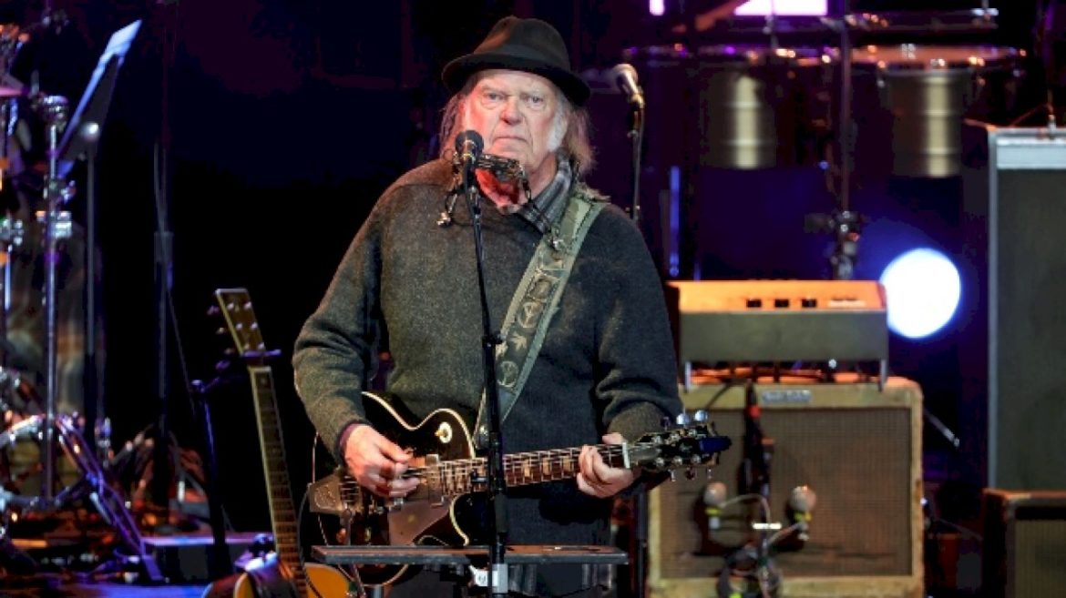 neil-young-offers-greenland-residents-free-access-to-his-archives