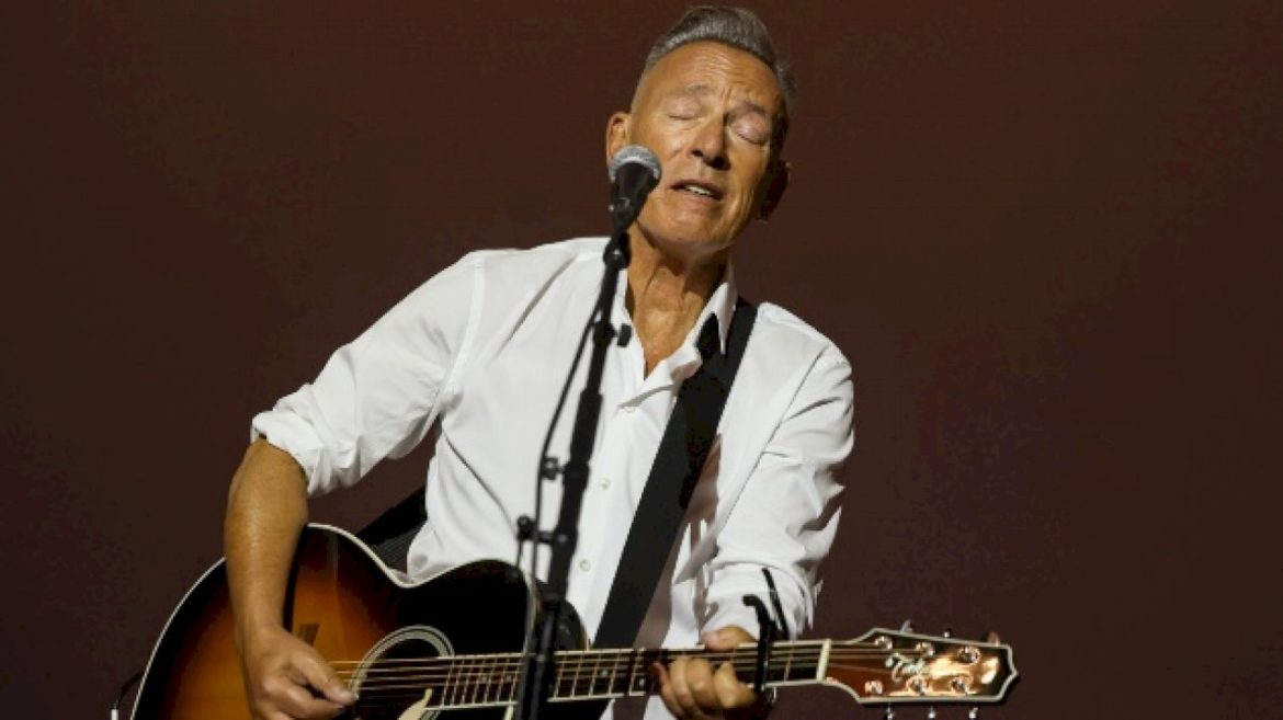 bruce-springsteen-drops-stirring-video-for-‘streets-of-minneapolis’