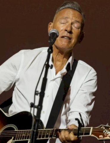 bruce-springsteen-drops-stirring-video-for-‘streets-of-minneapolis’