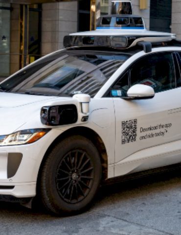 federal-officials-investigate-after-waymo-self-driving-vehicle-strikes-child-near-elementary-school