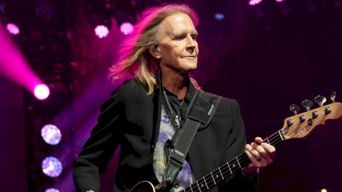 aerosmith’s-tom-hamilton-takes-last-ride-on-disney-world’s-rock-‘n’-roller-coaster-ahead-of-band’s-removal