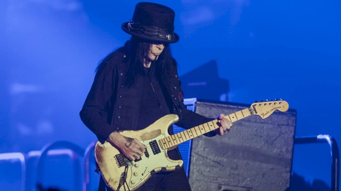 mick-mars-lawyer-responds-to-motley-crue:-‘mick-will-maintain-his-dignity’