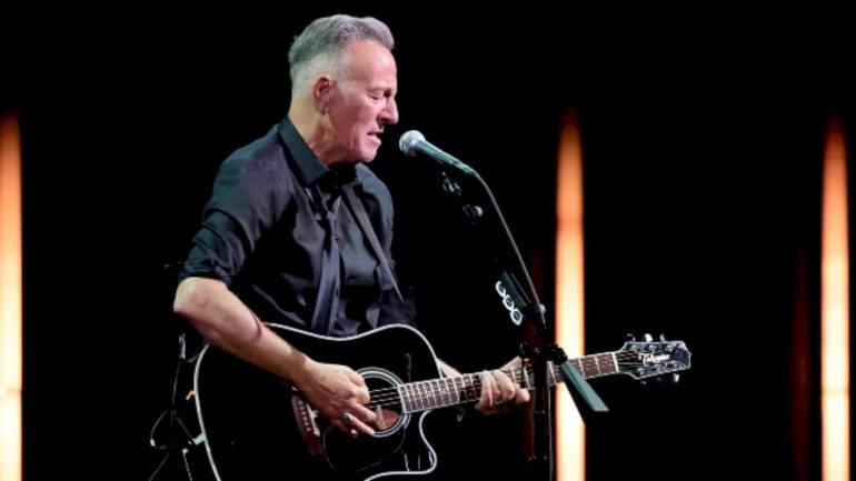 bruce-springsteen-performs-‘streets-of-minneapolis’-at-tom-morello’s-minneapolis-concert-protesting-ice