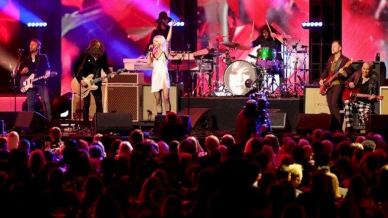 foo-fighters-perform-songs-from-mariah-carey’s-secret-grunge-album-at-musicares-person-of-the-year-gala