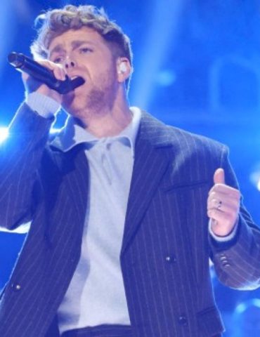 alex-warren-addresses-grammy-performance-technical-issues