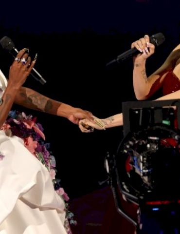 ariana-grande-reacts-to-grammy-win-with-cynthia-erivo