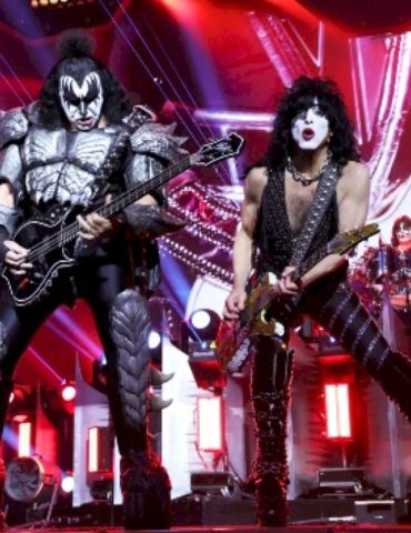 kiss’-‘i-was-made-for-lovin’-you’-hits-1-billion-views-on-youtube