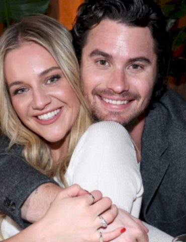 kelsea-ballerini-offers-update-on-relationship-with-chase-stokes