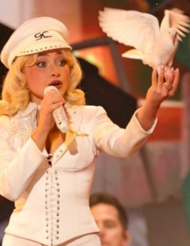 fowl!-peta-criticizes-sabrina-carpenter-for-using-bird-in-grammys-performance