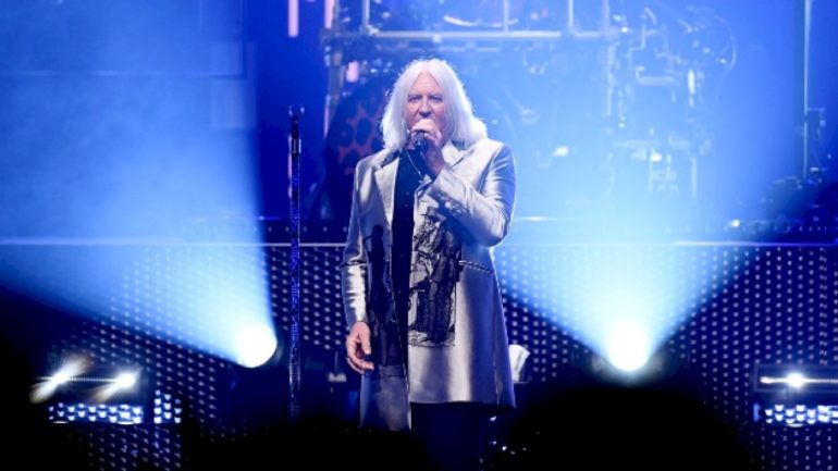 def-leppard-offers-live-debuts,-deep-cuts-&-more-at-new-las-vegas-residency