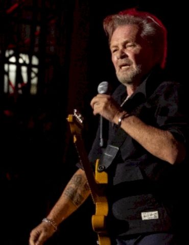 john-mellencamp-to-appear-on-‘real-time-with-bill-maher’,-daughter-gets-booted-off-‘the-masked-singer’