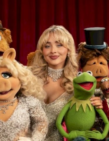 ‘from-one-diva-to-another’:-watch-sabrina-carpenter-duet-with-kermit-&-miss-piggy