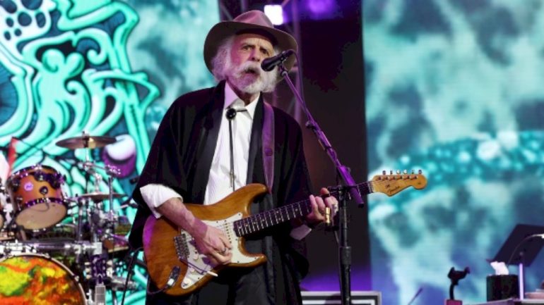 california-congressman-goes-barefoot-on-house-floor-in-tribute-to-bob-weir