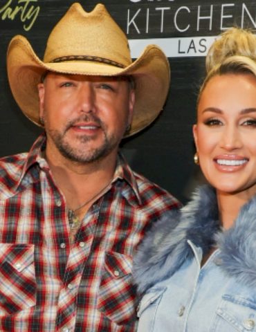 ‘easier-gone’:-jason-aldean-sings-songs-about-us-with-his-wife