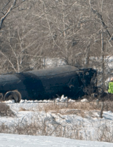 freight-train-carrying-flammable-liquids-derails-in-connecticut,-prompting-shelter-in-place:-officials