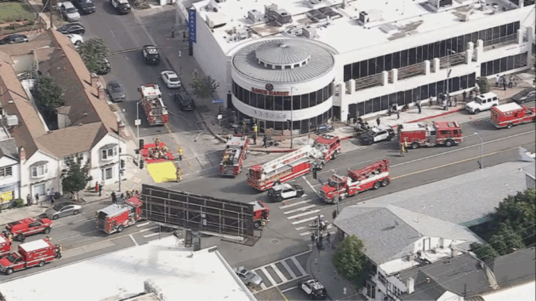 car-crashes-into-la-grocery-store;-3-dead,-several-hurt:-officials