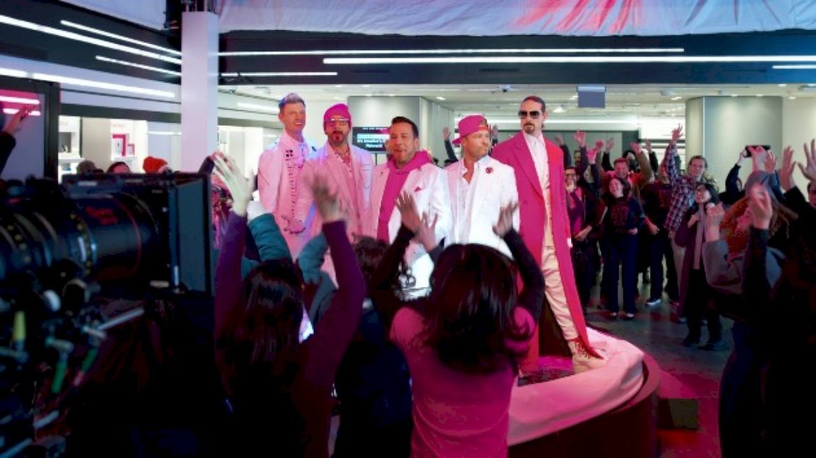 backstreet-boys-surprise-shoppers-in-t-mobile’s-super-bowl-ad