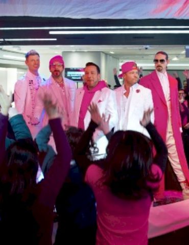 backstreet-boys-surprise-shoppers-in-t-mobile’s-super-bowl-ad