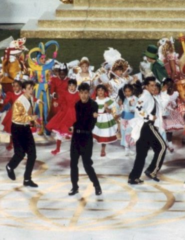 from-new-kids-on-the-block-to-bad-bunny:-a-modern-super-bowl-halftime-history