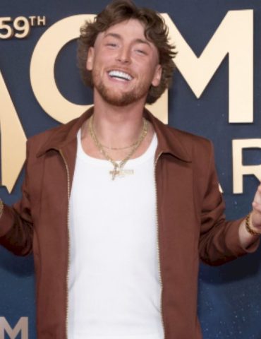 climb-in-bailey-zimmerman’s-‘chevy-silverado’-for-a-‘personal’-tale-of-love-lost